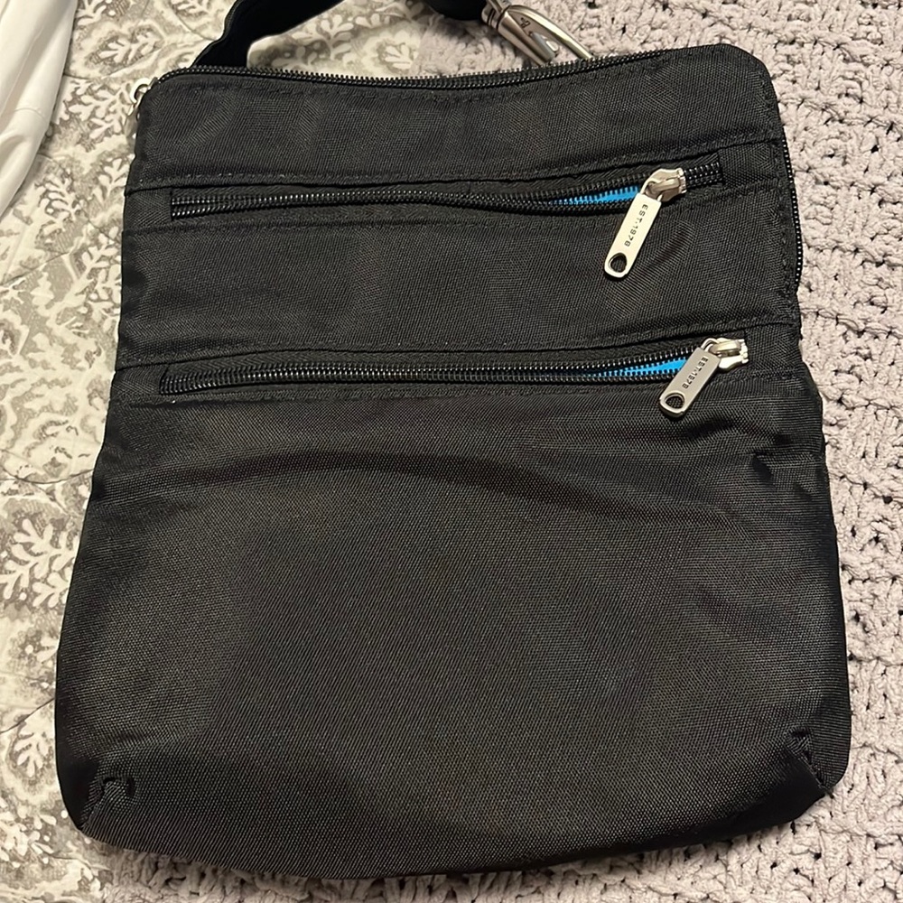 Travelon slash-proof crossbody bag
